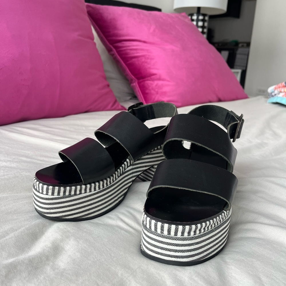 Barney’s New York Black Striped leather Platform Sandals - super unique and CHIC
